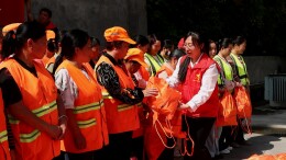 会同开展“夏日送清凉，致敬城市守护者”志愿服务活动