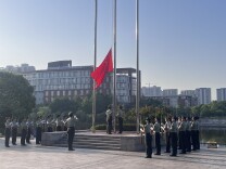 这场国旗下的思政课“燃”动毕业季