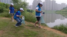 长理学子开展“净滩百平米”志愿行动