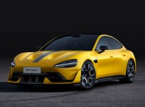 小米SU7 Ultra准车主退订遭遇车企“60天冷静期”，律师：涉嫌合同违约，可要求双倍退还定金