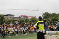 华容交警开展