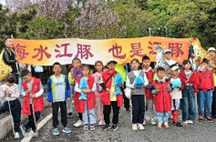 岳阳大连志愿者悉心呵护东亚江豚