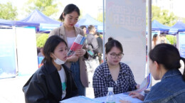 “医”齐出发 勇往“职”前 湖南中医药大学举行2025届医学类毕业生春季联合招聘会