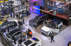 透视中外车企2024年财报：从狂飙突进到盈利为王