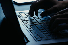 不通过非官方途径下载APP，使用AI应用保密安全指南