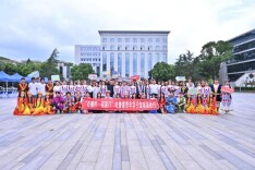 湘吐千里汇情长 石榴花开映民院