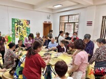 “粽”享温情 开福区东风路街道德雅路社区举办端午节活动