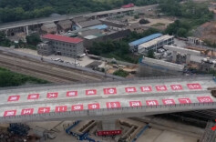 1.36万吨大桥空中精准“转身”84.9度 长沙暮坪湘江特大桥跨京广铁路转体成功