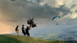 快门里的公益 · 湖南摄影人十年记录：用光影点亮希望