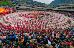 发展新大众文艺，做好新时代文联工作