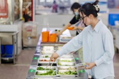 “轻食风”来袭！长沙理工大学食堂健康餐受热捧