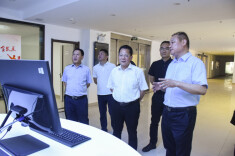 岳阳市委常委、常务副市长李建华赴新港区调研经济运行情况