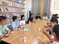 物资捐赠暖人心 经验共享促均衡