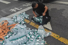 暖心！长沙民警联手市民，20分钟清理散落马路的矿泉水