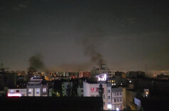 以军称空袭伊朗国防部总部、核计划总部及多处石油设施