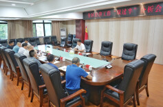 曾平原主持召开岳阳楼区经济工作“双过半”分析会