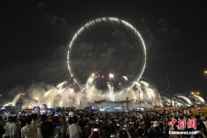 数万游客观赏浏阳烟花梦幻星河