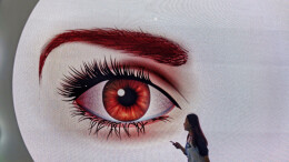 看！六月骤雨霓虹里玩出“小花样”