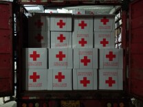 湖南省红十字会连夜起运5800件救灾物资驰援灾区