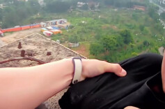 生死救援！长沙特警徒手拽回轻生男子