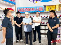 麻阳苗族自治县第一锦江小学与吉首市教育同仁共话“不烧钱”的科学教育