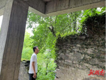 洪江区桂花园乡干群合力开展灾后自救