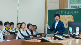 曾三三：三尺讲台勤耕耘 桃李芬芳结硕果
