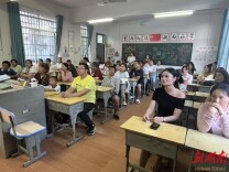 筑牢安全防线，共护成长之路——麻阳苗族自治县第一锦江小学开展防溺水、防性侵等安全教育家长会活动