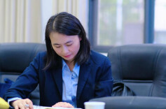 阳群：三尺讲台书写精彩人生