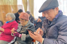 文萃新知｜老年人沉迷短视频影响身心健康