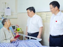 七一暖杏林，湖南中医药大学走访慰问老党员