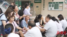 湖南医药学院总医院开展“全国老年健康宣传周”义诊活动