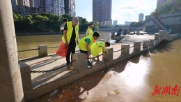 怀化阳光公益协会持续开展保护母亲河行动