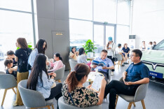 追星追成车主！邓超粉丝试完岚图FREE+当场刷定金