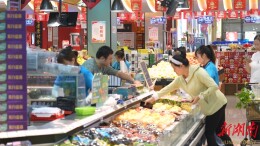 本地果蔬大量上市  价格走低惠民生