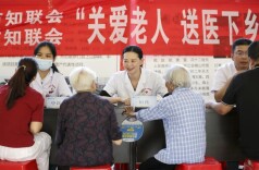 健康暖流浸润瑶乡——无党派代表人士谢勇工作室开展“关爱老人 送医下乡”活动