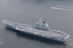 甲板上的深情告白！山东舰官兵排出“国安家好”字样