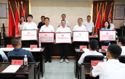 华容县新兴领域党组织召开庆祝中国共产党成立 104 周年暨 “七一” 表扬大会