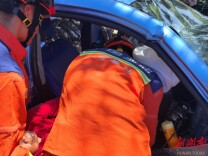 车祸困人，书堂山消防救援站紧急救援