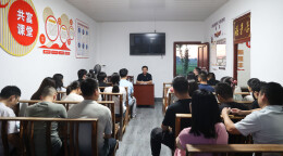 “华小团”开讲“湘”村微党课：农民党校上演政策宣讲“情景剧”