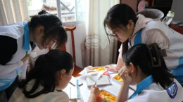 长理“芙蓉学子”：实地体验湘绣工艺，挖掘非遗当代价值