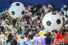 岳麓山评论丨观赛人数再创纪录，“苏超”缘何火出新高度