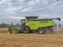 田间体验“智能割台”科技，长理学子赴中联重科农机试验基地开始社会实践