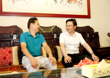 吴新伟开展“七一”走访慰问并为基层党支部讲党课