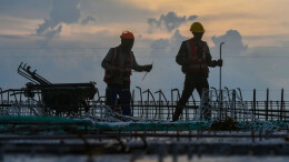 “汗”卫夏天！直击湖南一线劳动者战高温