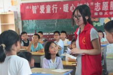 南华大学志愿者进村小开展少儿编程启蒙课程