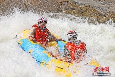 国内2000余选手朝天吼上演“浪尖争锋”