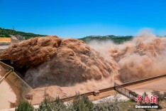 壮观！黄河小浪底排沙宛如“沙龙”出洞