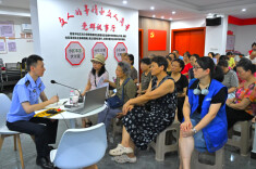 长理学子社区开课：助力银发族跨越“数字鸿沟”