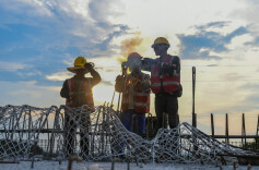 （组图新闻）道县：避高温 忙施工